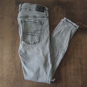 American Eagle Size 2 Short Grey Skinny Jeans